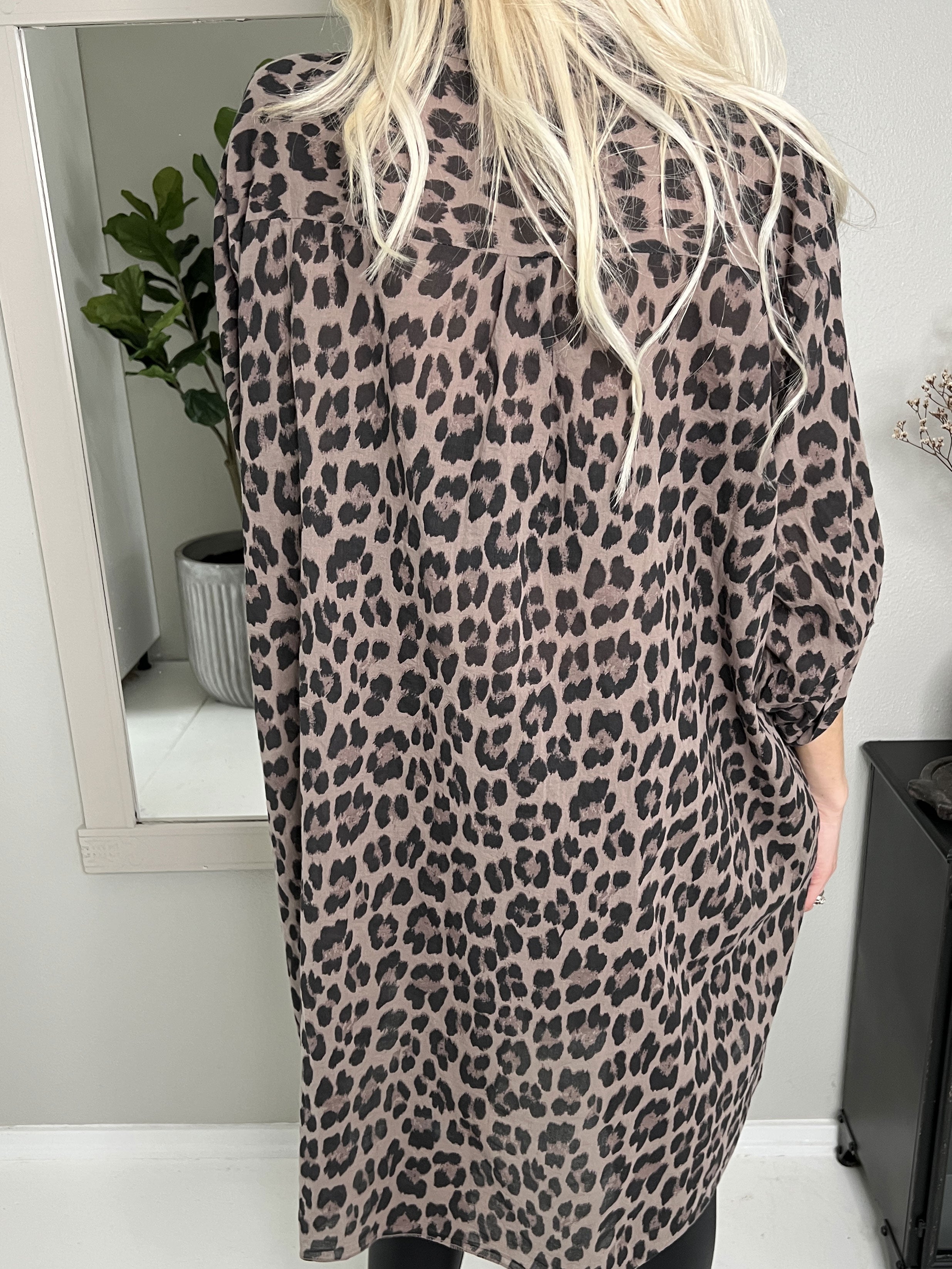 Berna Leo - Skjorta i leopardmönstrad med fickor